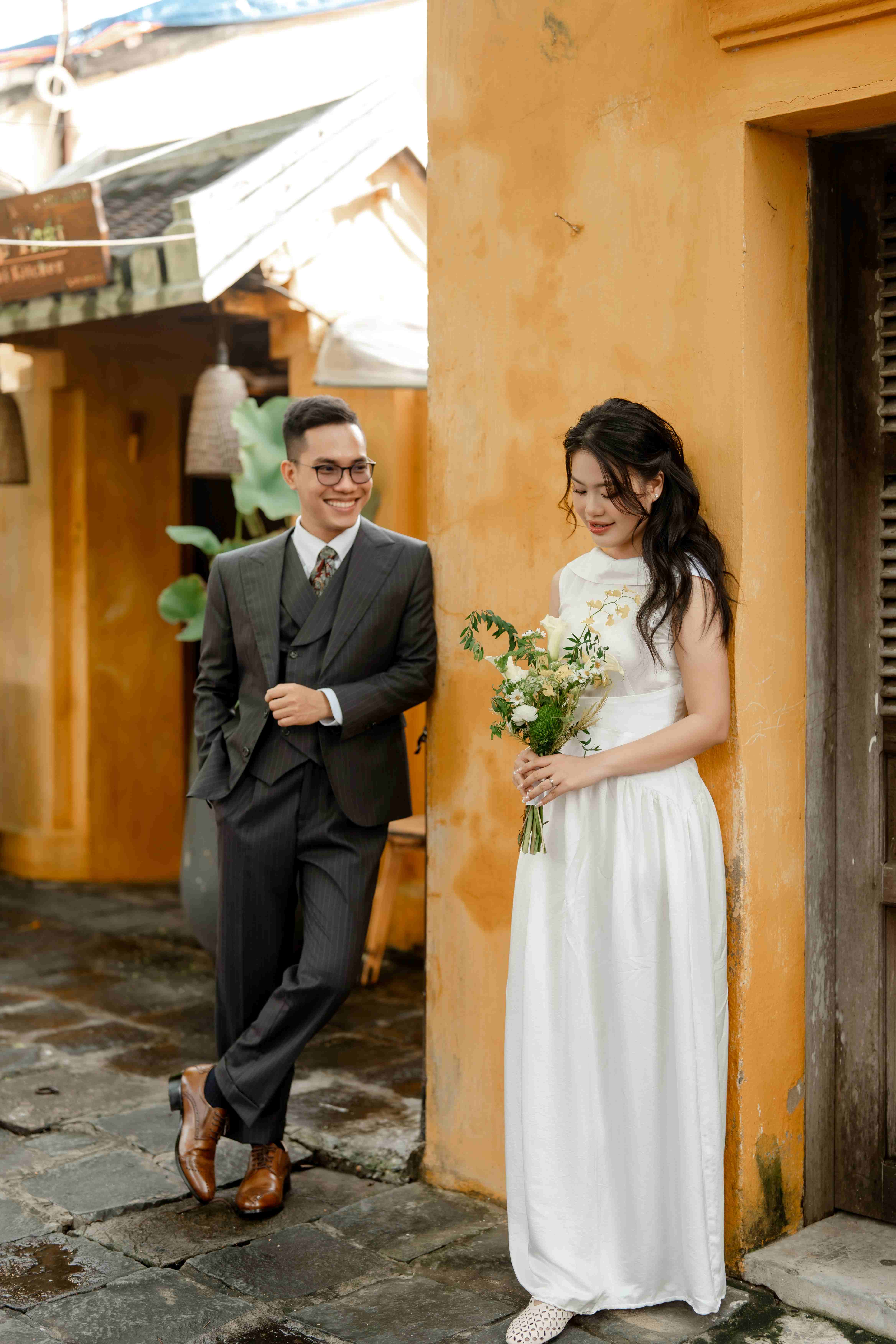 Trung and Hằng romantic moment