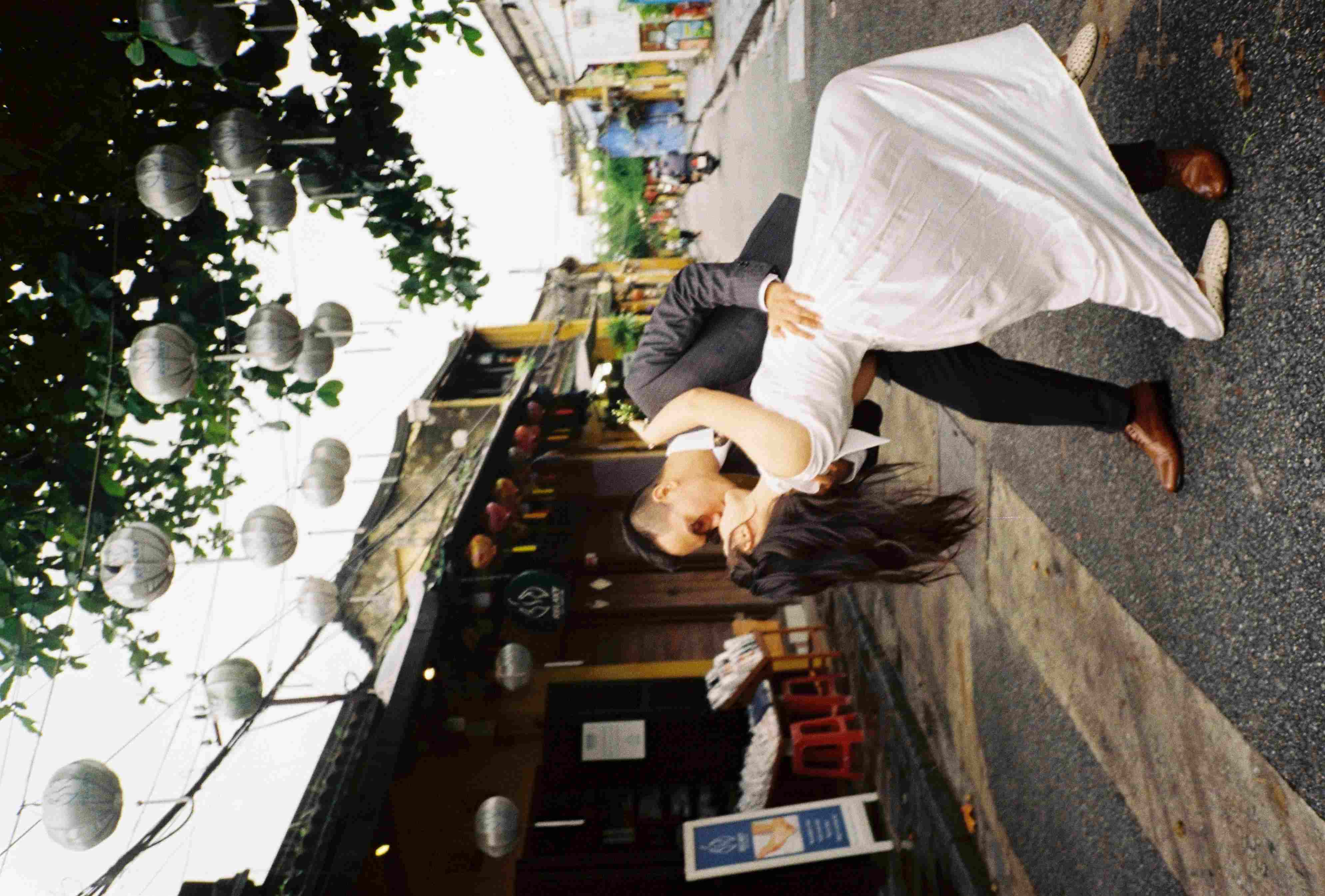 Trung & Hằng – Hội An street vibes