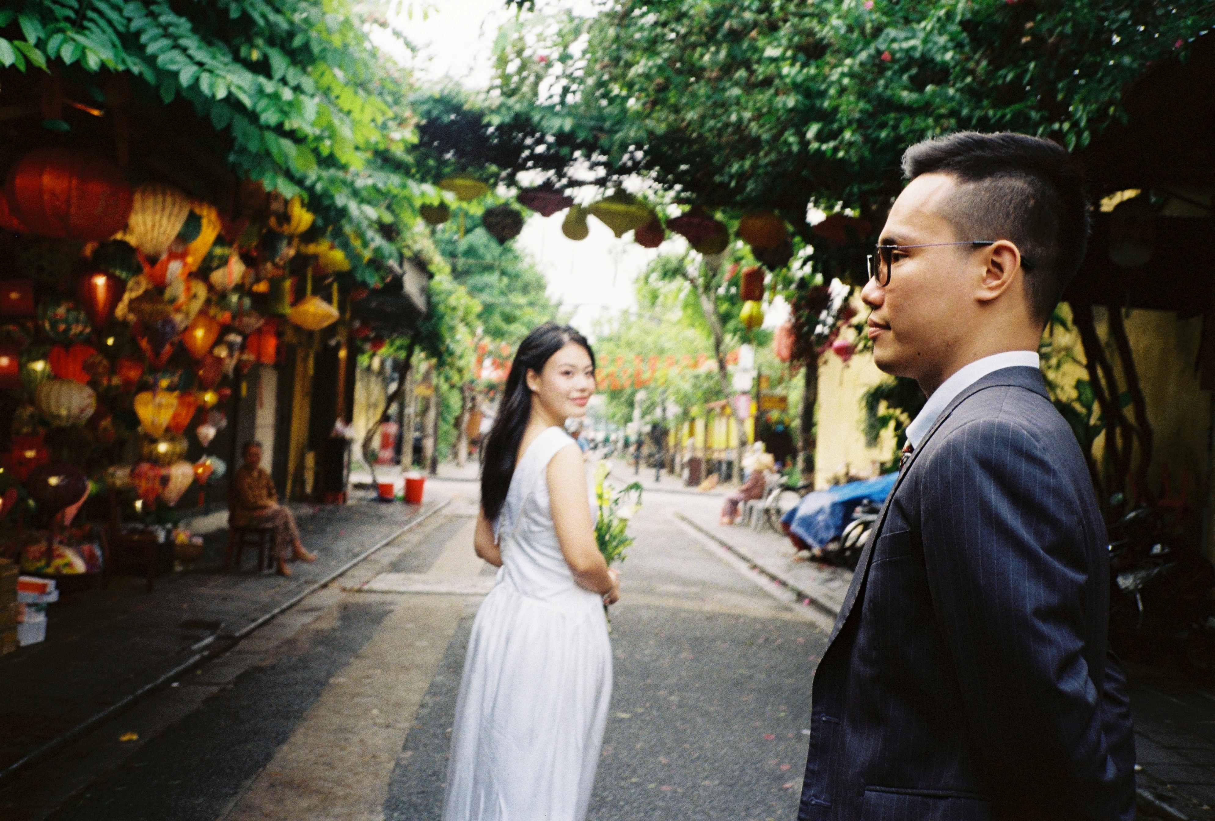 Trung & Hằng – candid smiling moment